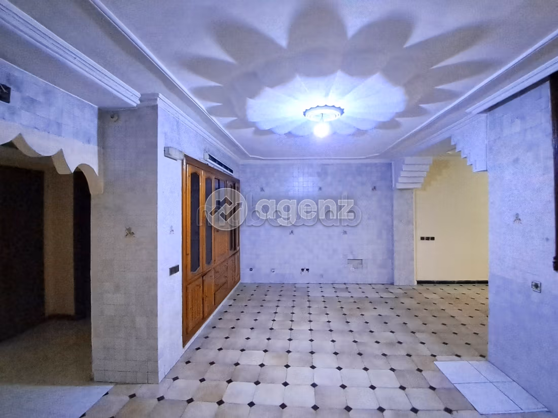 Beautiful apartment for sale in Bourgogne Est. 4 beautiful rooms. Garage and terrace