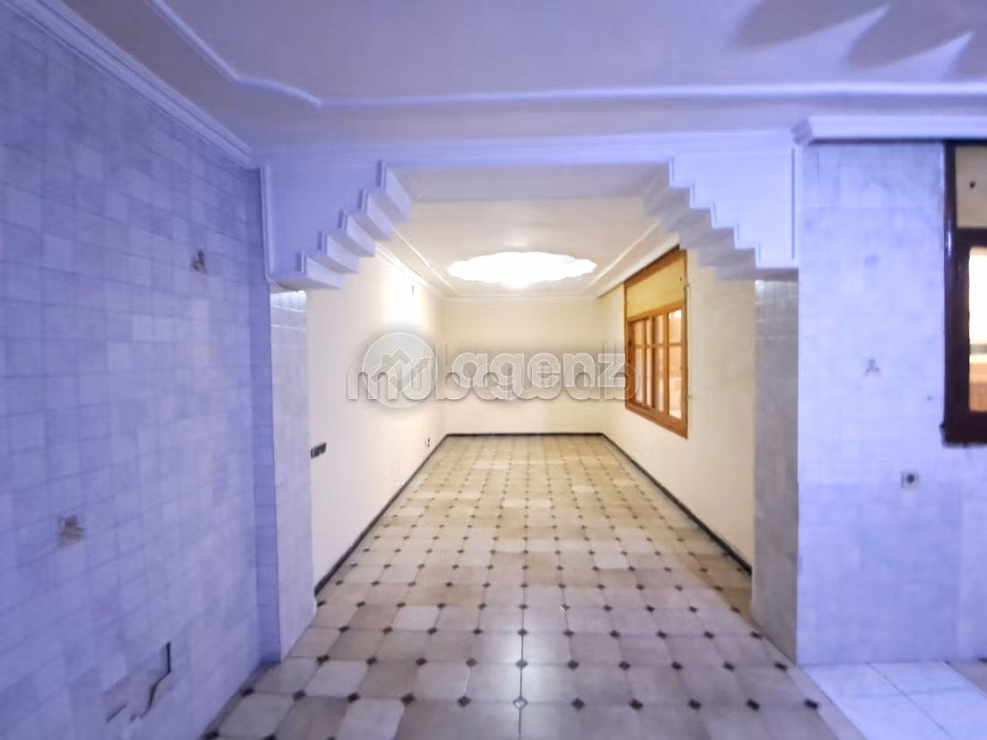 Beautiful apartment for sale in Bourgogne Est. 4 beautiful rooms. Garage and terrace