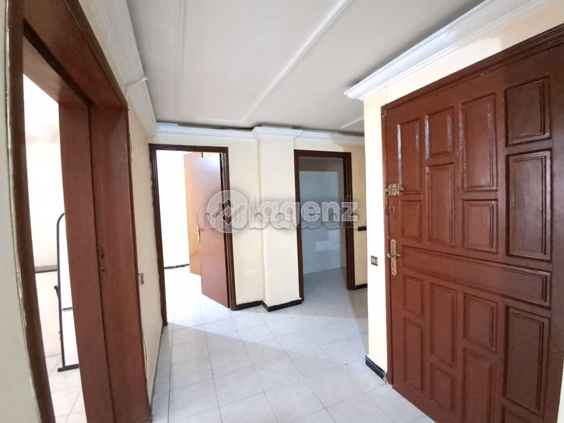Beautiful apartment for sale in Bourgogne Est. 4 beautiful rooms. Garage and terrace