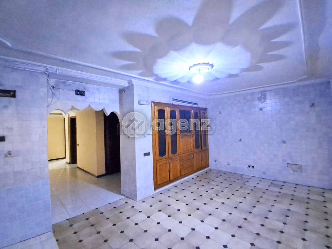 Beautiful apartment for sale in Bourgogne Est. 4 beautiful rooms. Garage and terrace