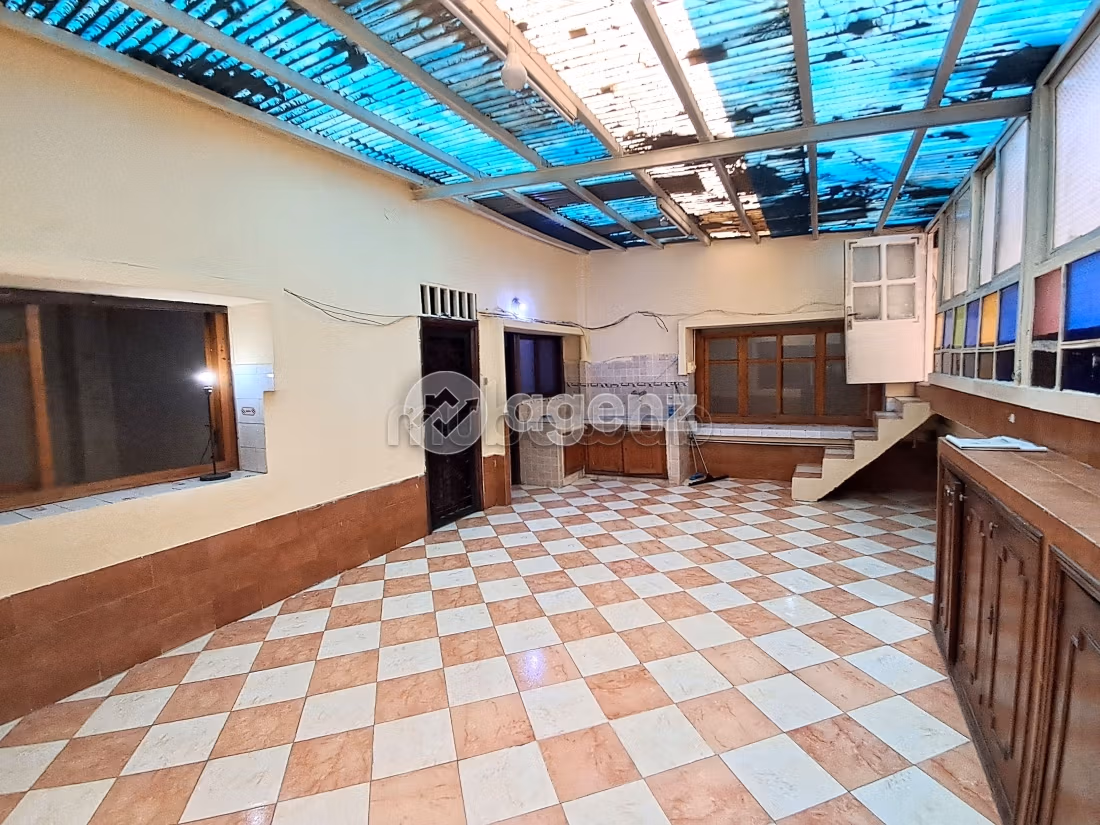 Beautiful apartment for sale in Bourgogne Est. 4 beautiful rooms. Garage and terrace