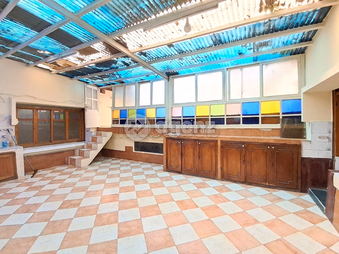 Beautiful apartment for sale in Bourgogne Est. 4 beautiful rooms. Garage and terrace