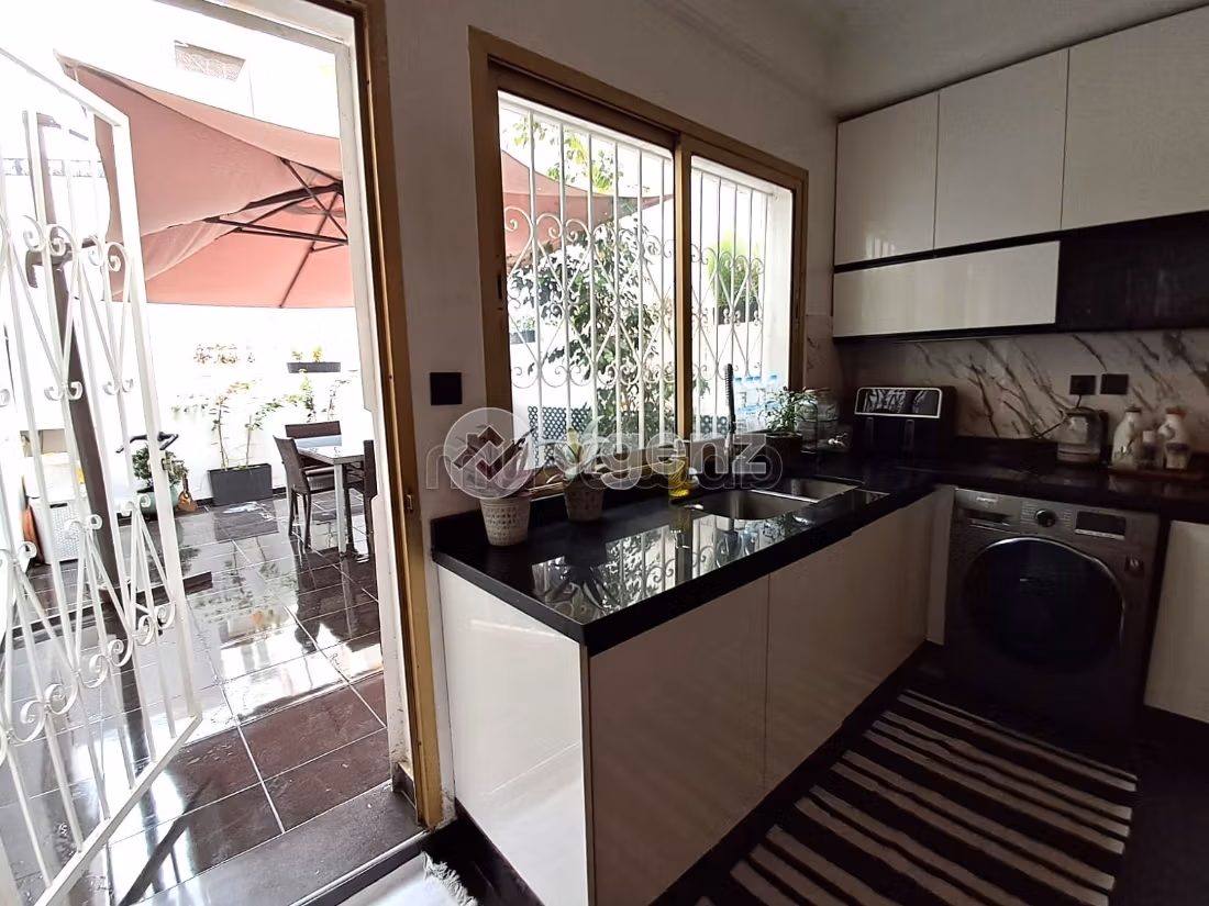 Find an apartment to buy in Bourgogne Ouest. Total area 176 m². Parking spaces and terrace