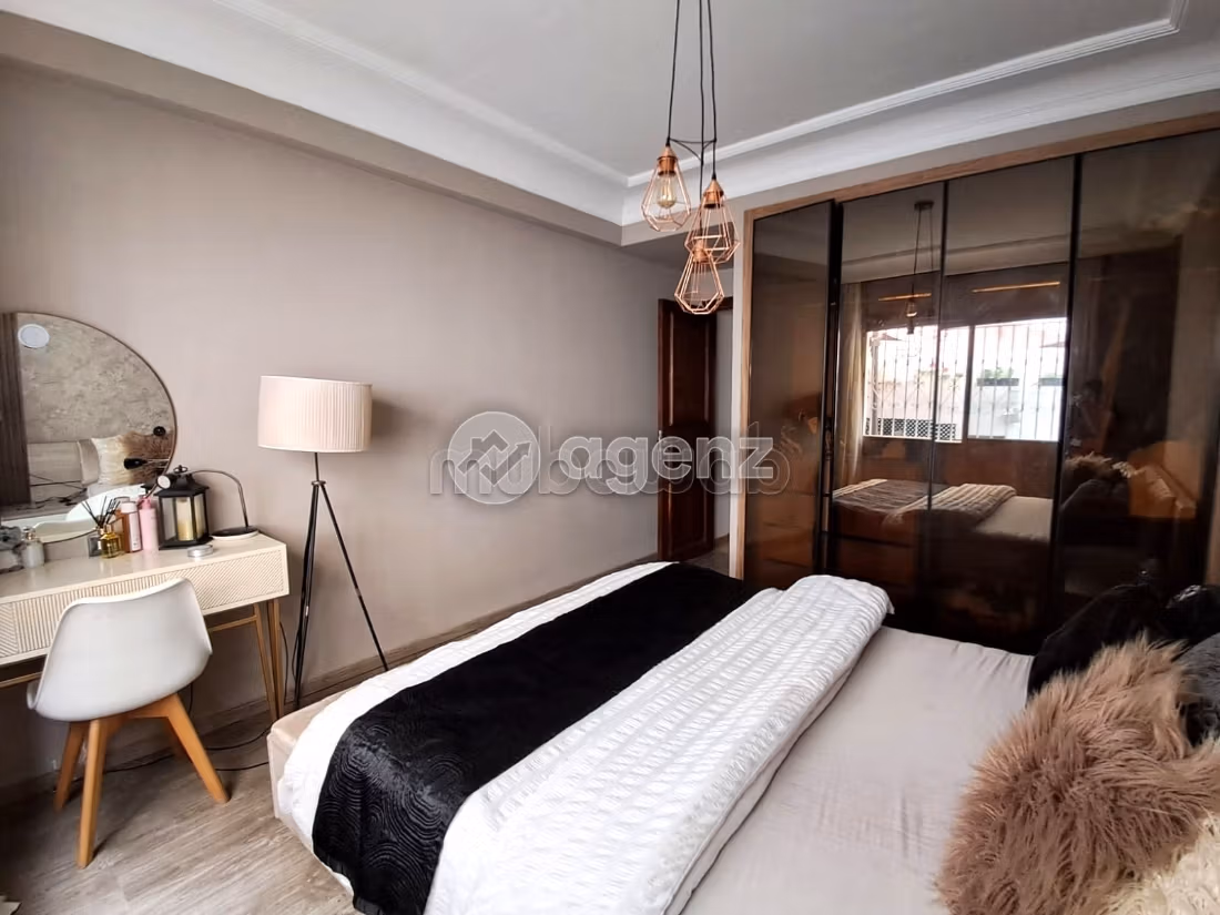 Find an apartment to buy in Bourgogne Ouest. Total area 176 m². Parking spaces and terrace