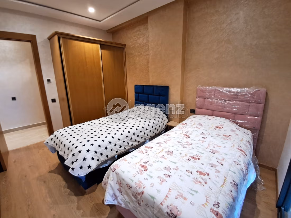 Find an apartment to buy in Californie. Area of 170 m². Cellar