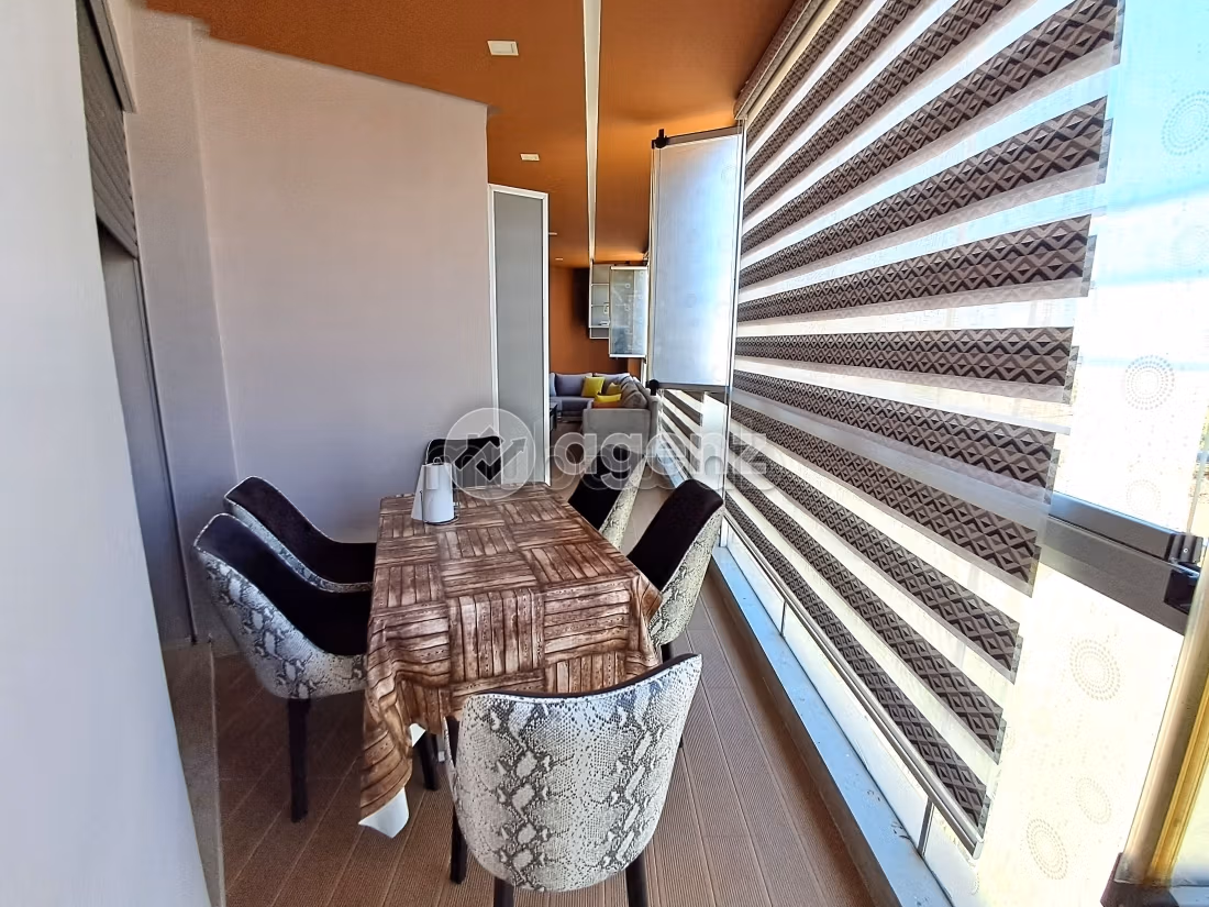 Find an apartment to buy in Californie. Area of 170 m². Cellar