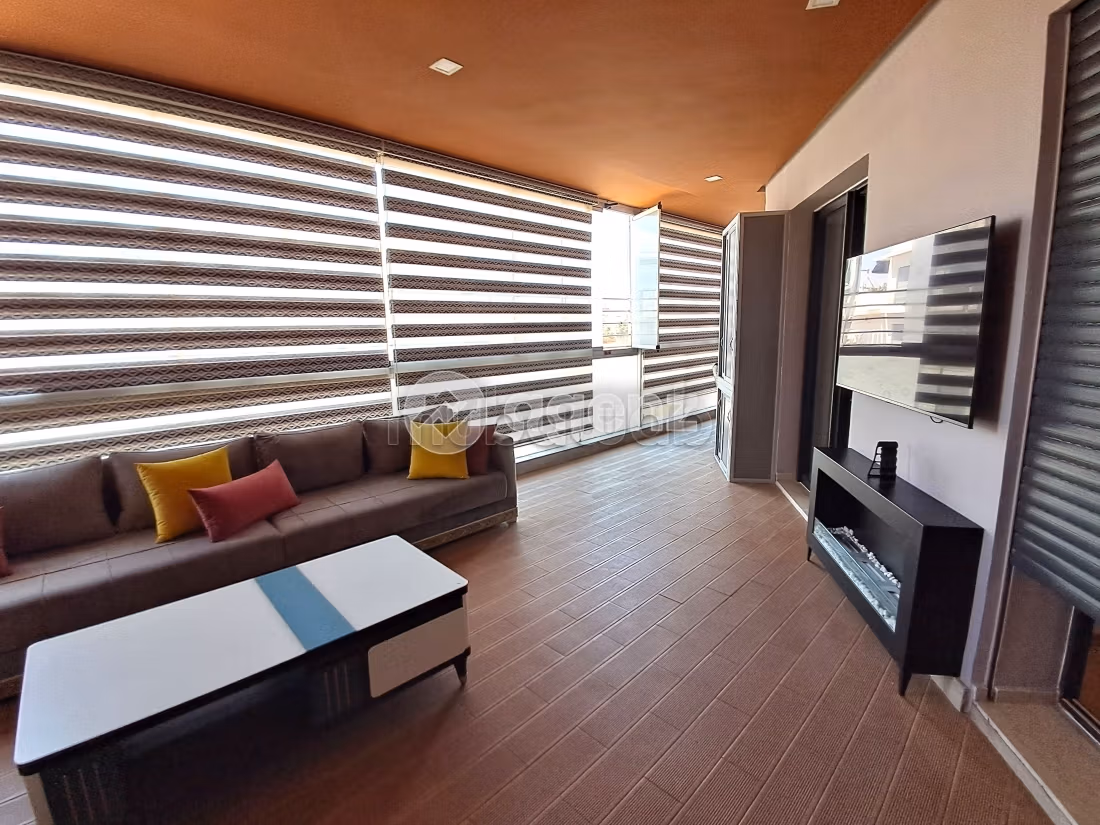 Find an apartment to buy in Californie. Area of 170 m². Cellar