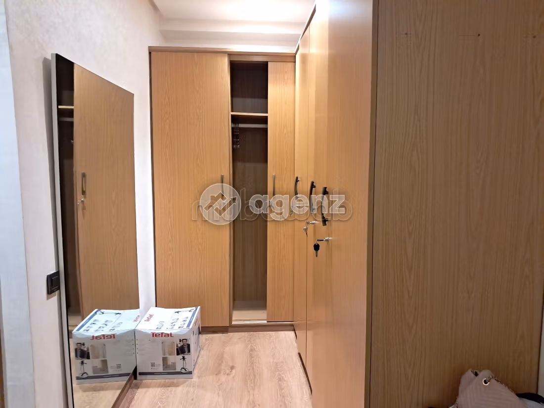 Find an apartment to buy in Californie. Area of 170 m². Cellar