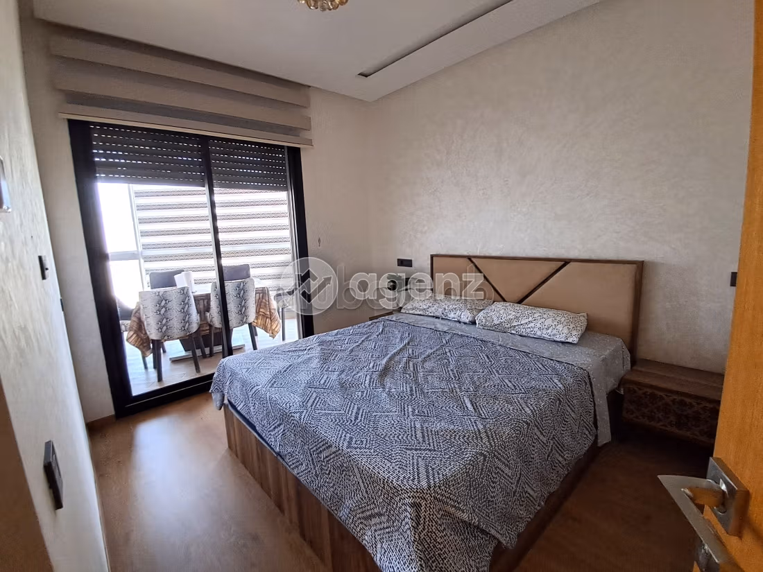 Find an apartment to buy in Californie. Area of 170 m². Cellar