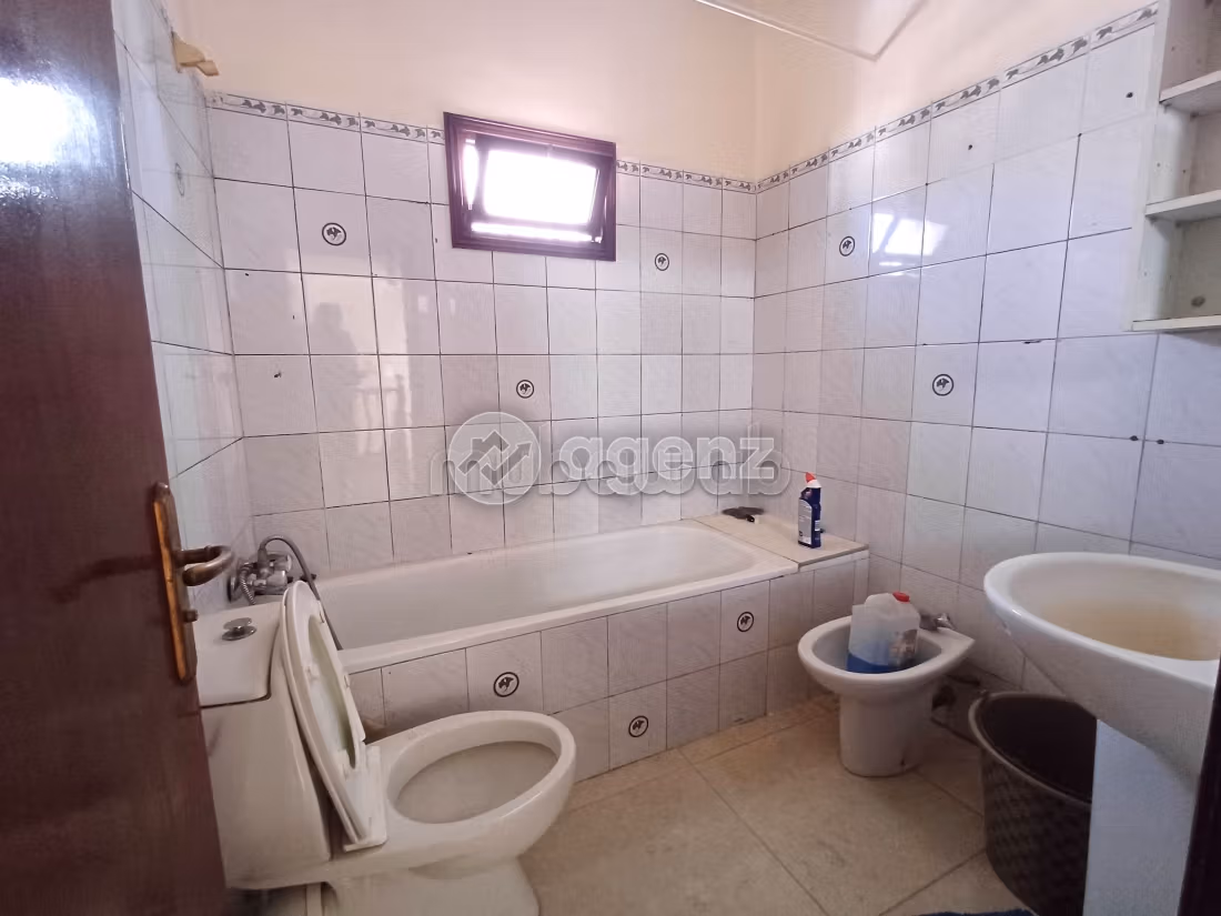Magnificent villa for sale in Hay Dakhla. 6 rooms. Parking spaces and garden