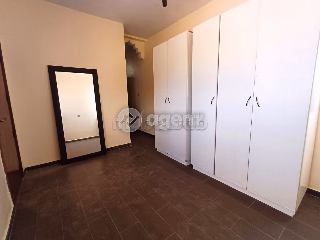 Magnificent villa for sale in Hay Dakhla. 6 rooms. Parking spaces and garden