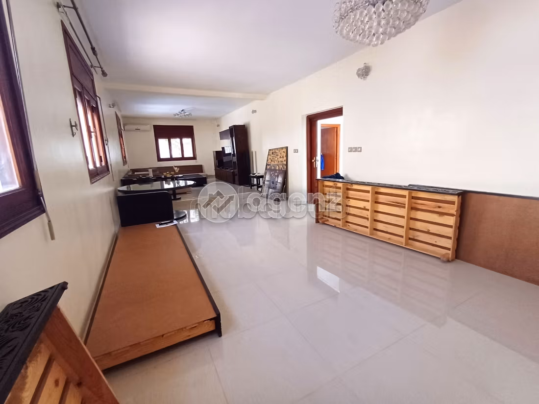 Magnificent villa for sale in Hay Dakhla. 6 rooms. Parking spaces and garden