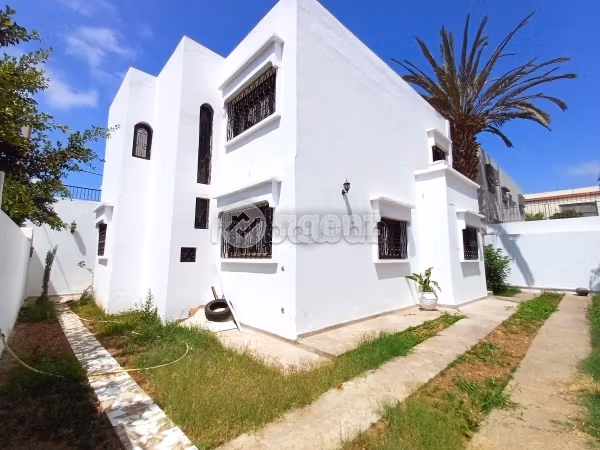 Magnificent villa for sale in Hay Dakhla. 6 rooms. Parking spaces and garden