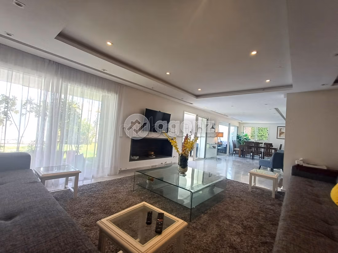 Vendita villa di lusso a Harhoura. Superficie 316 m². Posto auto e giardino
