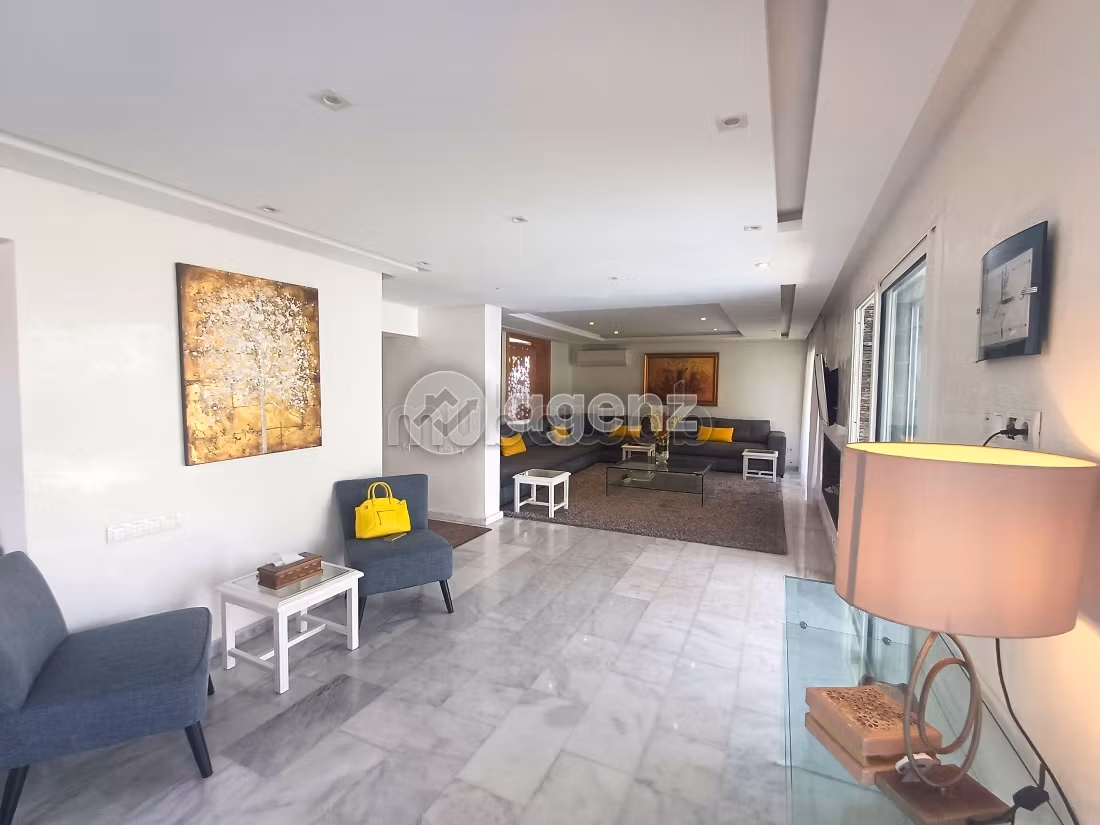 Vendita villa di lusso a Harhoura. Superficie 316 m². Posto auto e giardino