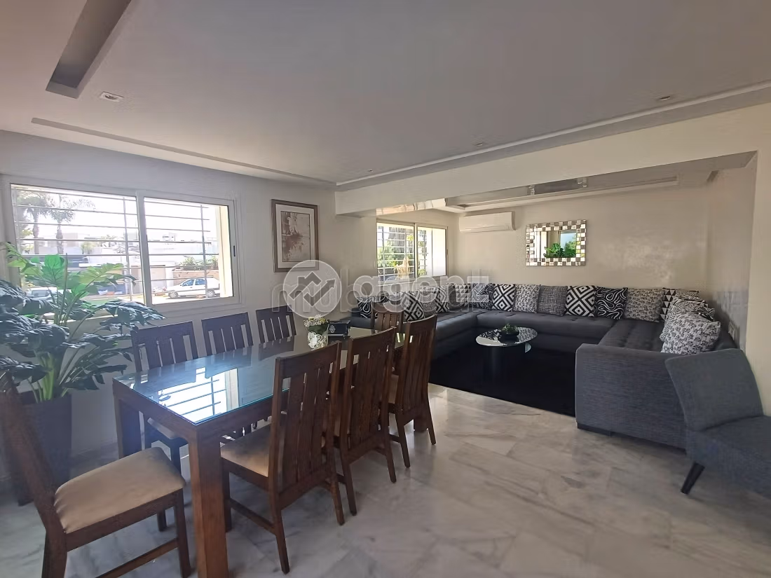 Vendita villa di lusso a Harhoura. Superficie 316 m². Posto auto e giardino
