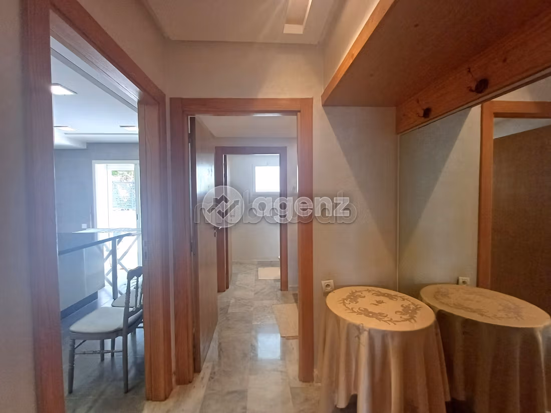 Vendita villa di lusso a Harhoura. Superficie 316 m². Posto auto e giardino