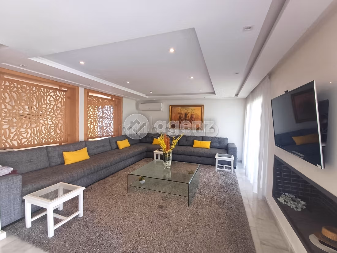 Vendita villa di lusso a Harhoura. Superficie 316 m². Posto auto e giardino