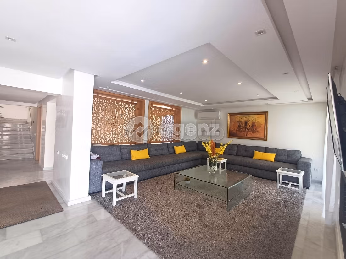 Vendita villa di lusso a Harhoura. Superficie 316 m². Posto auto e giardino