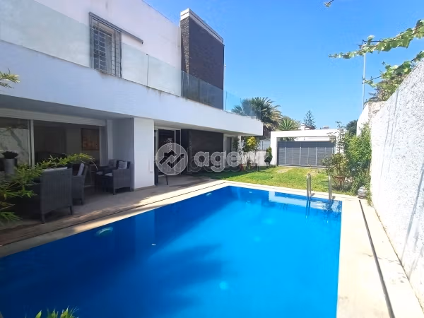 Nu te koop: villa's en luxe woningen in Harhoura. Totale oppervlakte 316 m². Terras en garage
