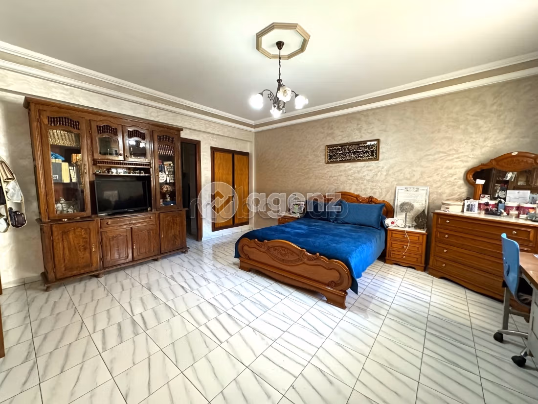 Bonito piso en venta. Superficie 310 m². Ascensor y plazas de aparcamiento