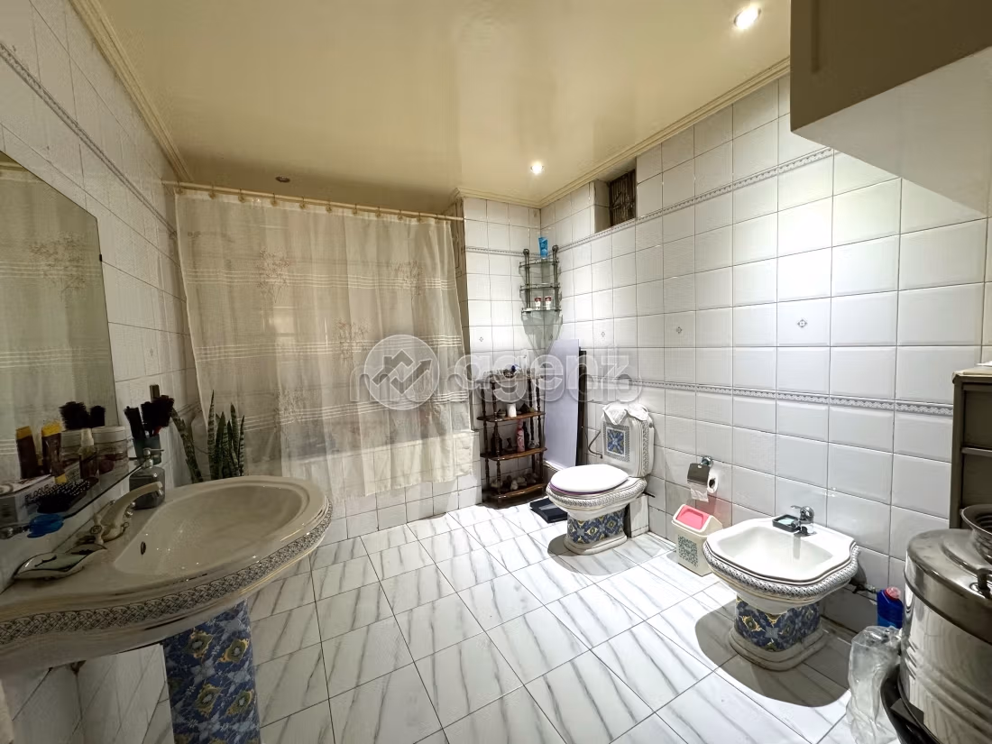Bonito piso en venta. Superficie 310 m². Ascensor y plazas de aparcamiento