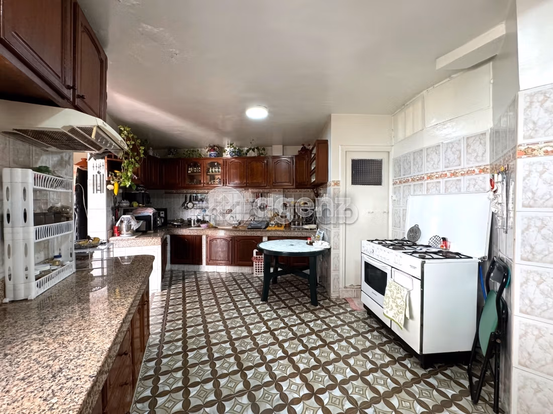 Bonito piso en venta. Superficie 310 m². Ascensor y plazas de aparcamiento
