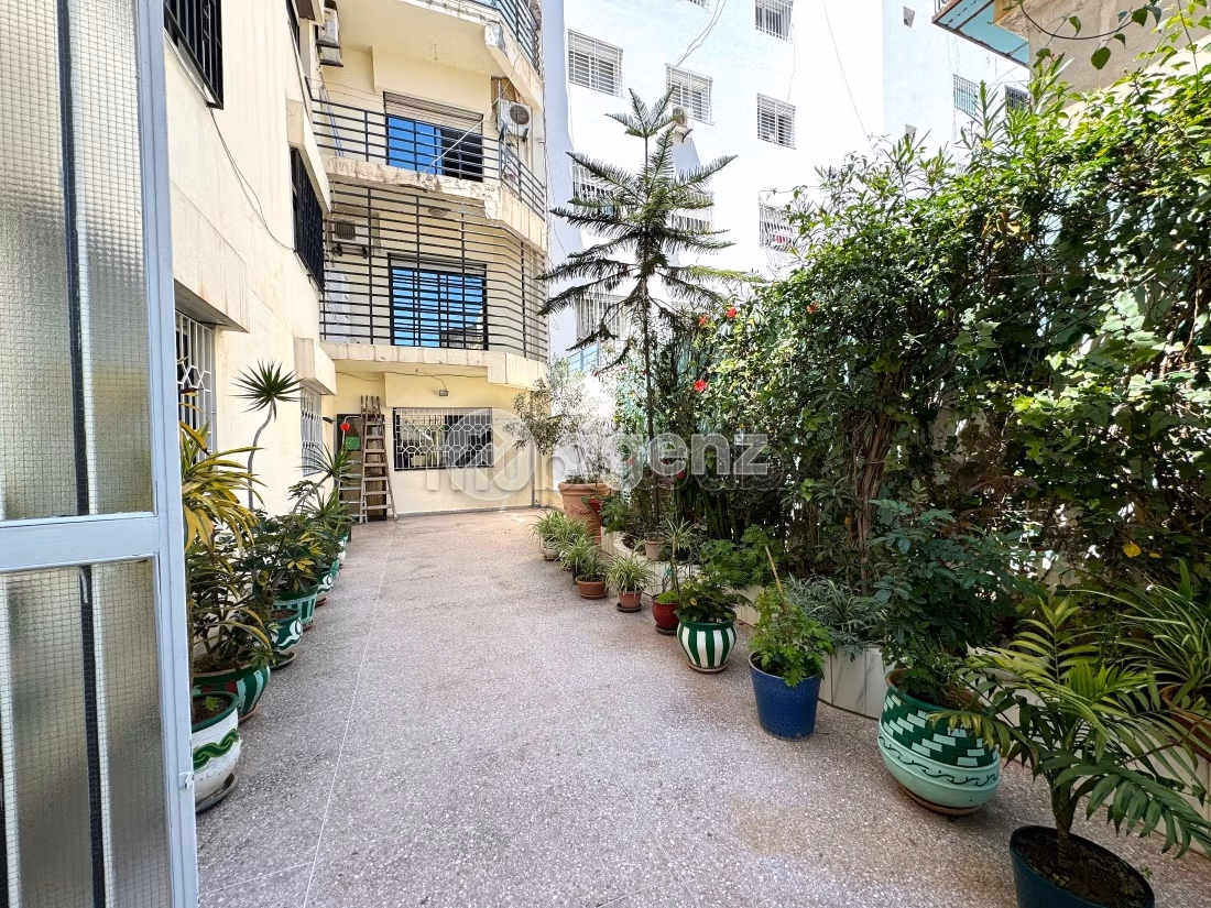 Bonito piso en venta. Superficie 310 m². Ascensor y plazas de aparcamiento