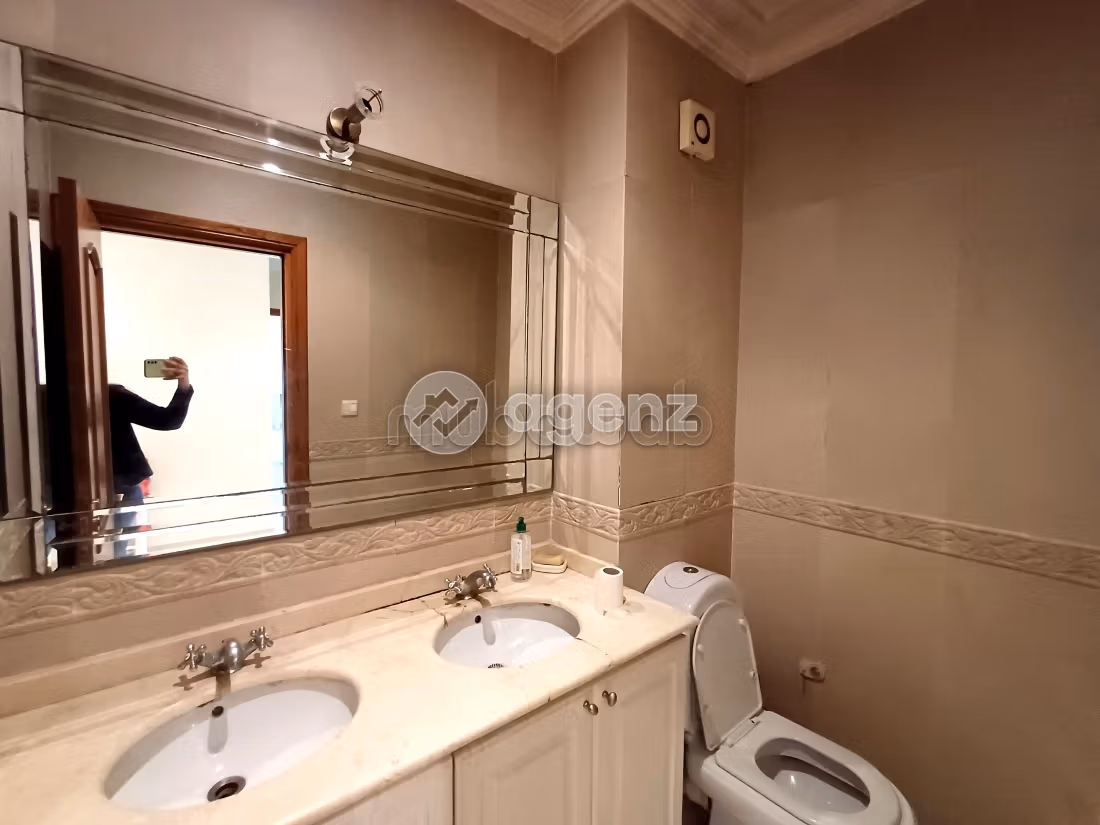 Appartamento da acquistare a Oasis sud. Superficie 219 m². Posto auto e ascensore