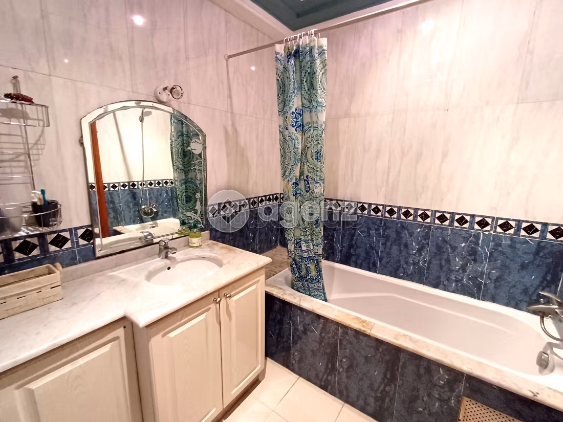 Appartamento da acquistare a Oasis sud. Superficie 219 m². Posto auto e ascensore