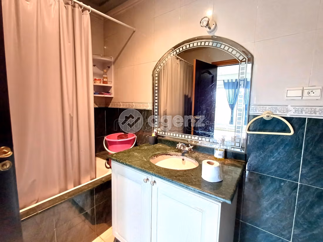 Appartamento da acquistare a Oasis sud. Superficie 219 m². Posto auto e ascensore
