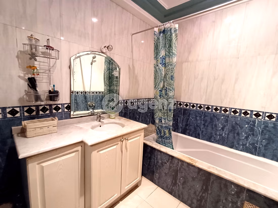 Appartamento da acquistare a Oasis sud. Superficie 219 m². Posto auto e ascensore