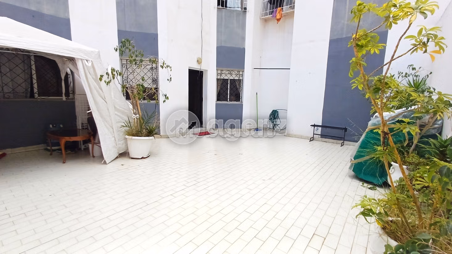 Vendita appartamento a Hay Chrifa. Superficie di 140 m². Garage e terrazzo