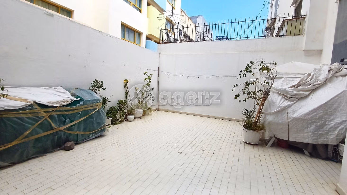 Vendita appartamento a Hay Chrifa. Superficie di 140 m². Garage e terrazzo