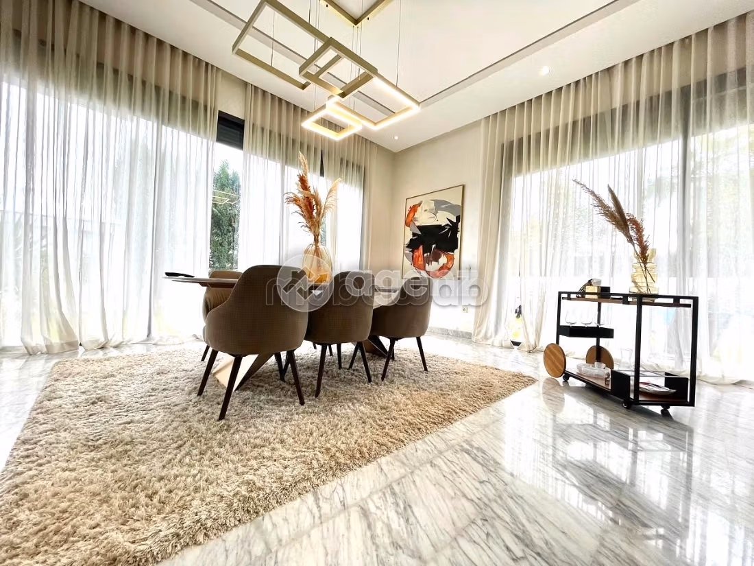 Kopen: villa's en luxe woningen. 5 Kamers. Gemeubileerd