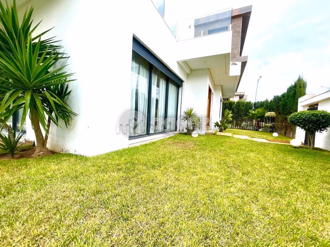 Kopen: villa's en luxe woningen. 5 Kamers. Gemeubileerd