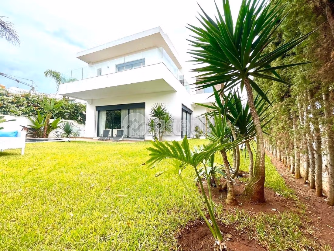 Kopen: villa's en luxe woningen. 5 Kamers. Gemeubileerd