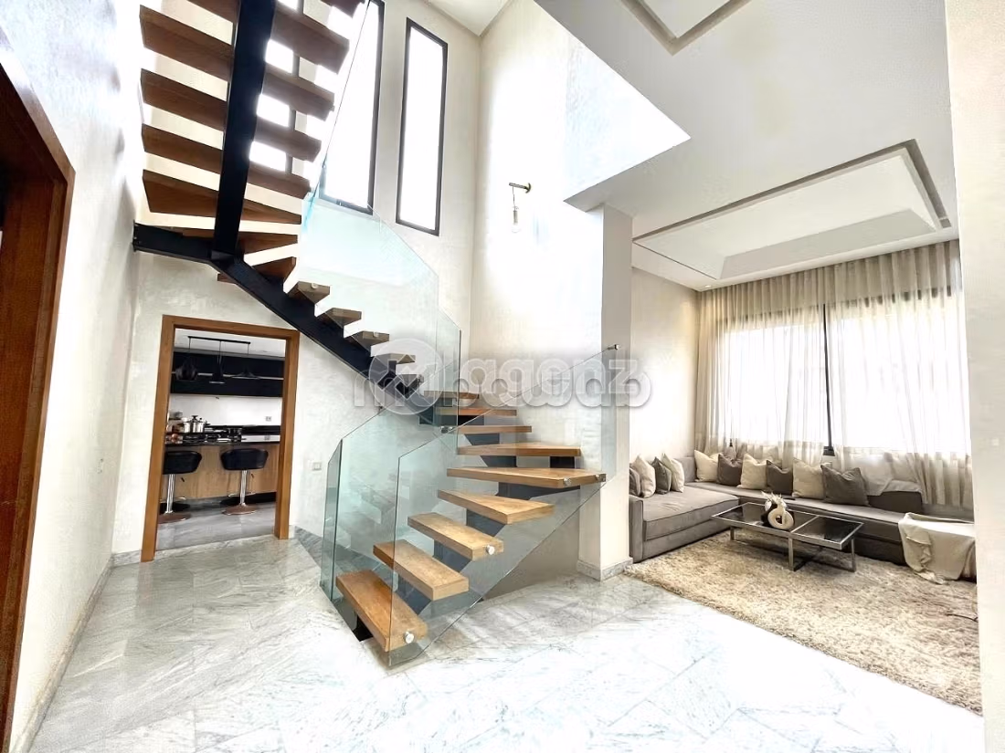 Kopen: villa's en luxe woningen. 5 Kamers. Gemeubileerd