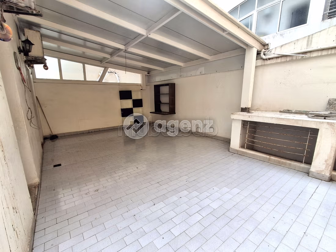 Appartamento in vendita a Bourgogne Ouest. 2 camere da letto. Con ascensore e terrazzo