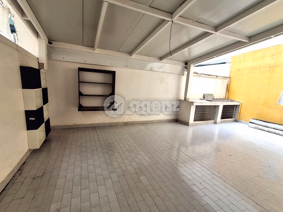 Appartamento in vendita a Bourgogne Ouest. 2 camere da letto. Con ascensore e terrazzo