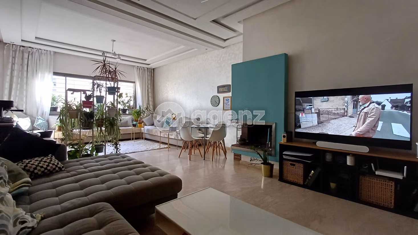 Sale of a lovely apartment in Bourgogne Ouest. 3 lovely rooms. Lift and parking
