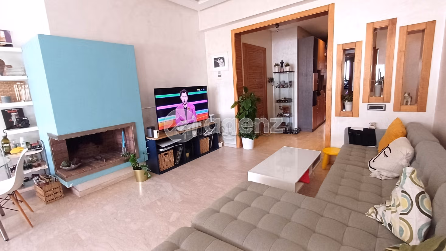 Sale of a lovely apartment in Bourgogne Ouest. 3 lovely rooms. Lift and parking
