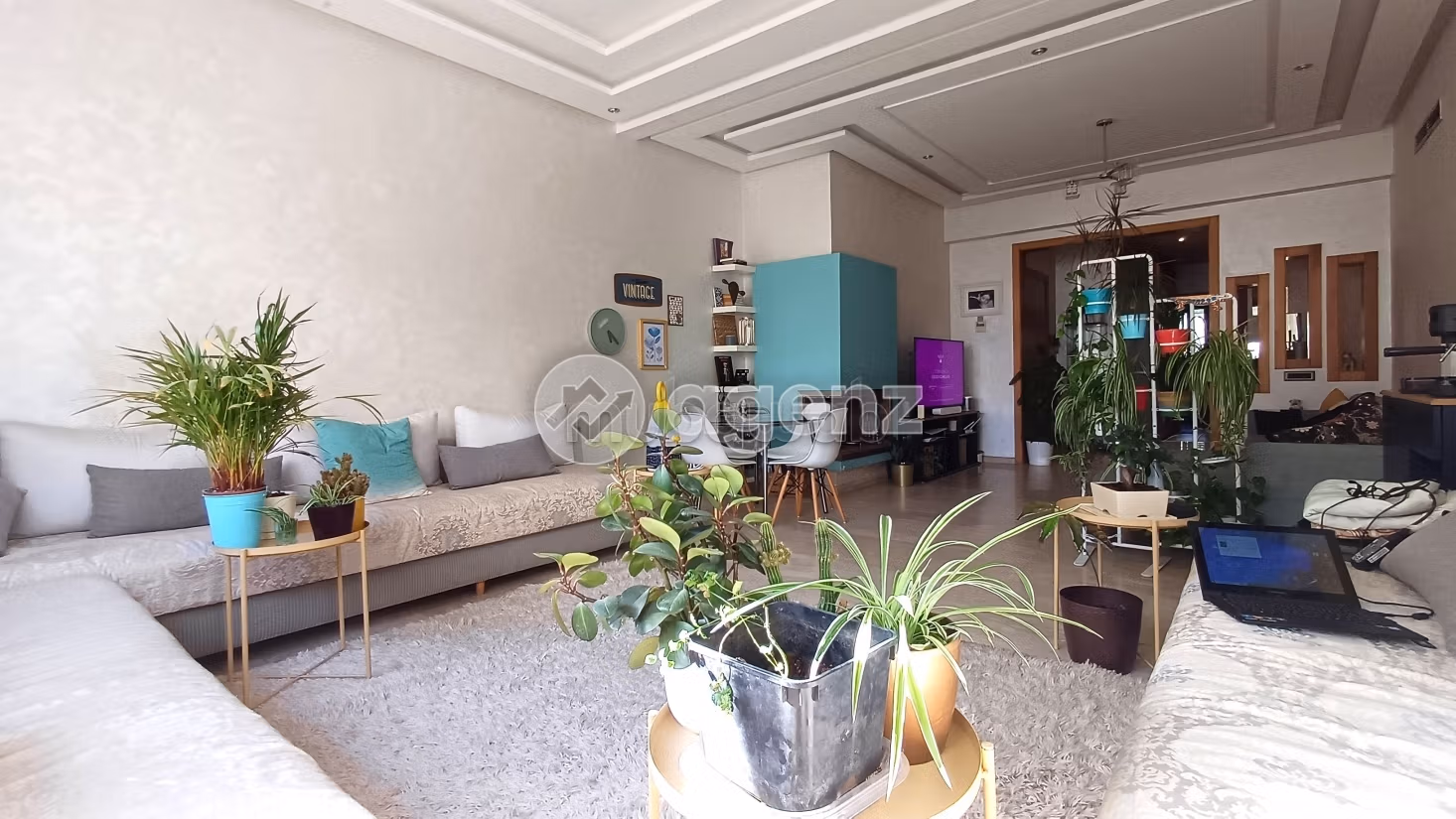 Sale of a lovely apartment in Bourgogne Ouest. 3 lovely rooms. Lift and parking