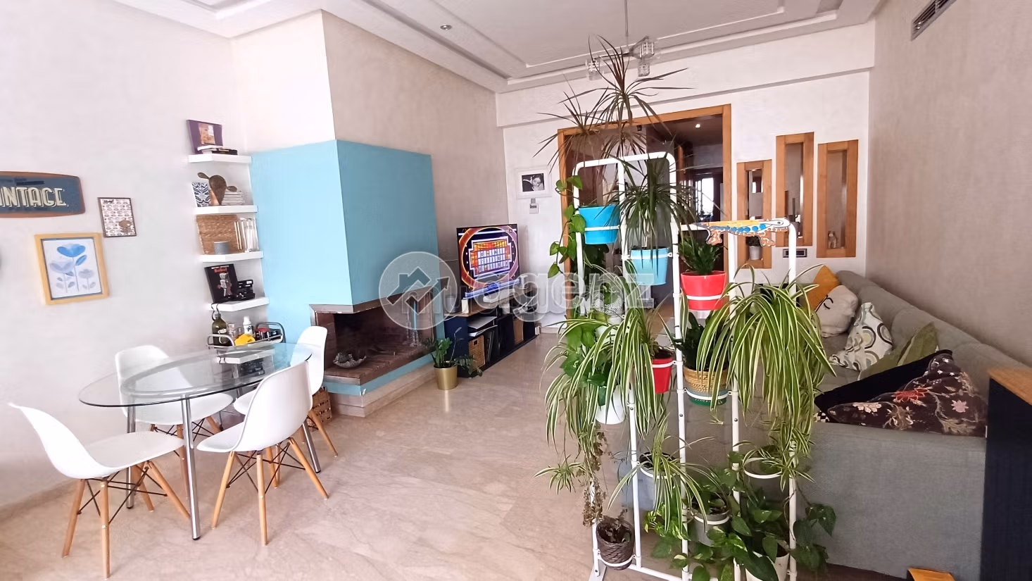 Sale of a lovely apartment in Bourgogne Ouest. 3 lovely rooms. Lift and parking