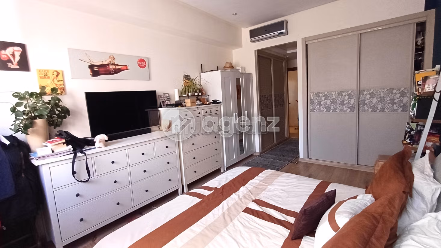 Sale of a lovely apartment in Bourgogne Ouest. 3 lovely rooms. Lift and parking