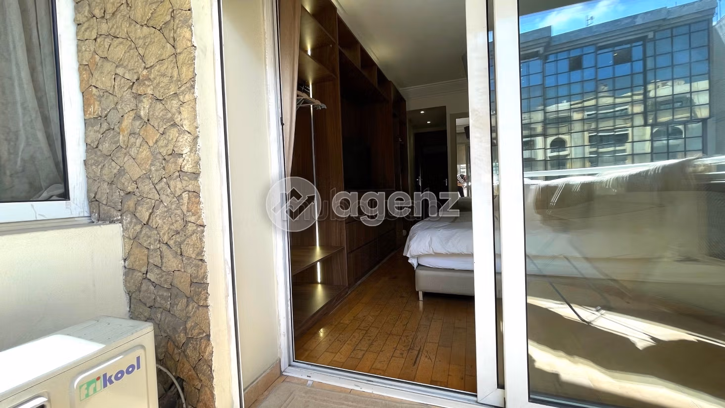 Bonito piso en venta en Racine. Superficie de 155 m². Con garaje y ascensor