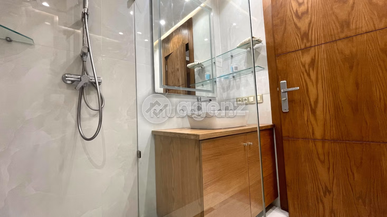 Bonito piso en venta en Racine. Superficie de 155 m². Con garaje y ascensor