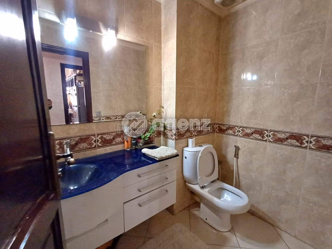 Fabulous apartment for sale in Californie. Area 180 m². Parking spaces