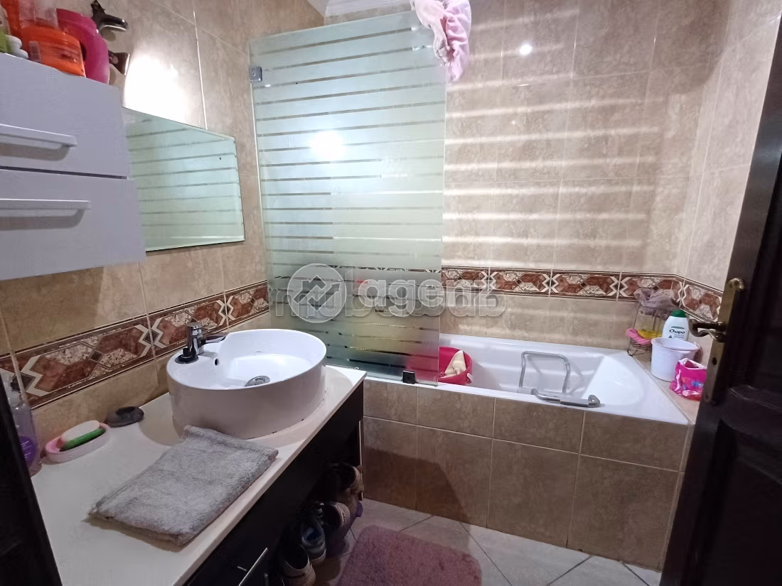 Fabulous apartment for sale in Californie. Area 180 m². Parking spaces