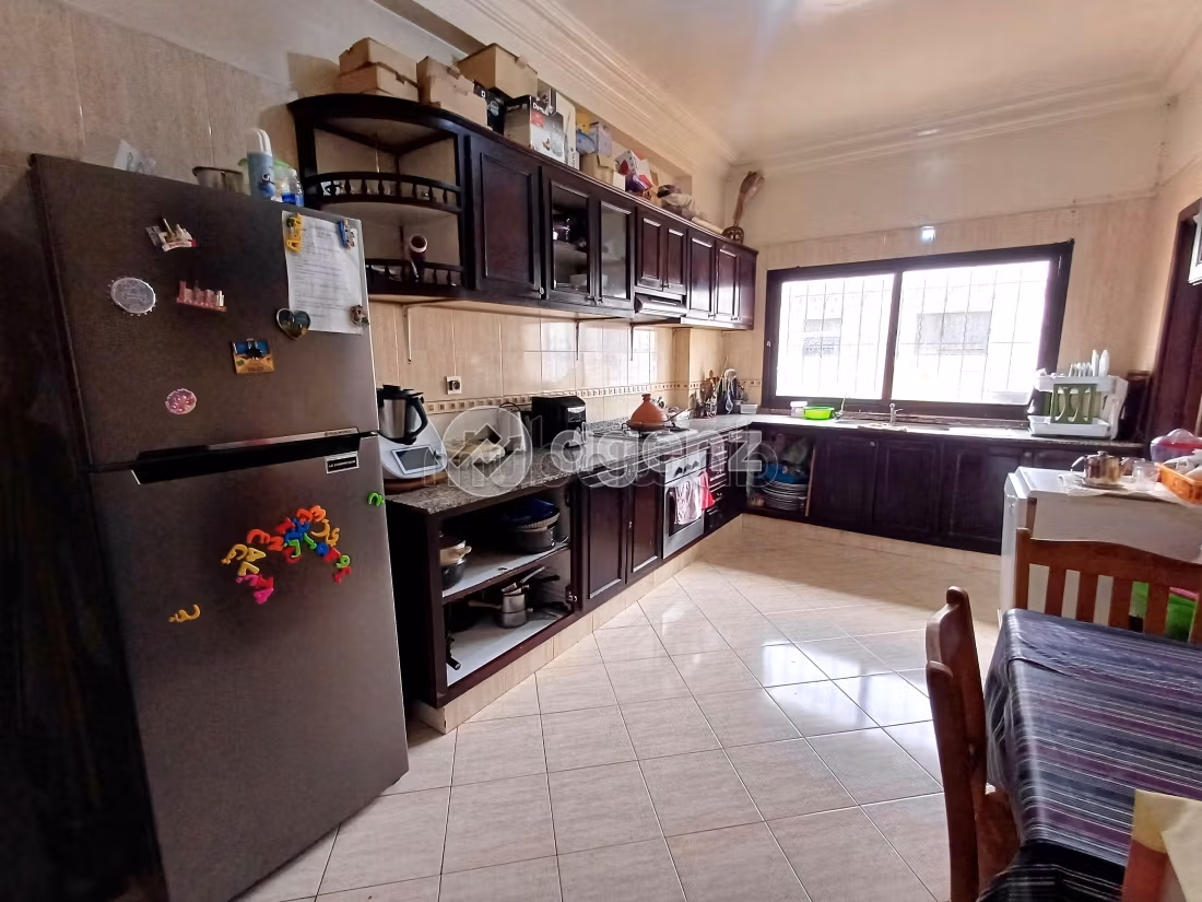 Fabulous apartment for sale in Californie. Area 180 m². Parking spaces